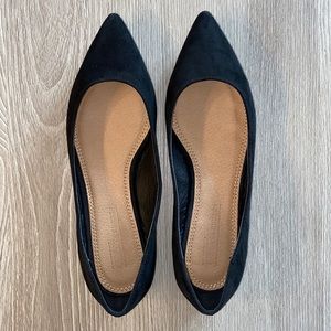 Black pointed flats